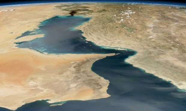 تنگه هرمز، زنجیرهای در مسیر نفت جهانی تنگه هرمز، زنجیرهای در مسیر نفت جهانی