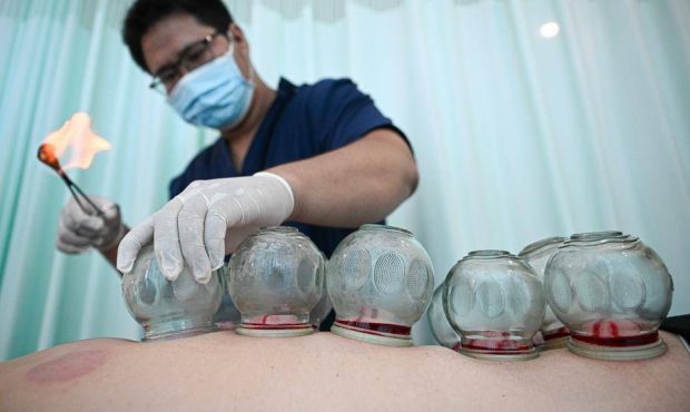 استقبال گردشگران خارجی از طب سنتی چین در سانیا